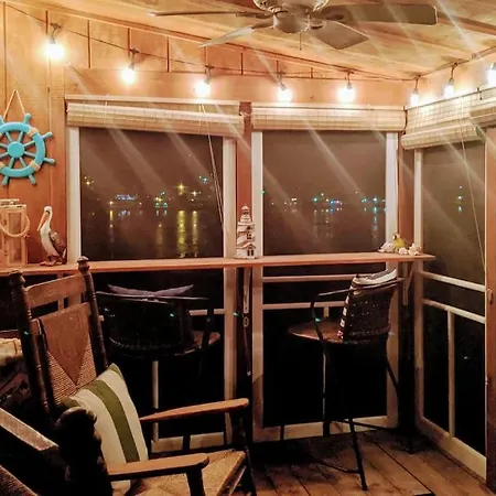 Cottage On The Mississippi Venue And Dog Friendly Le Claire Exterior photo
