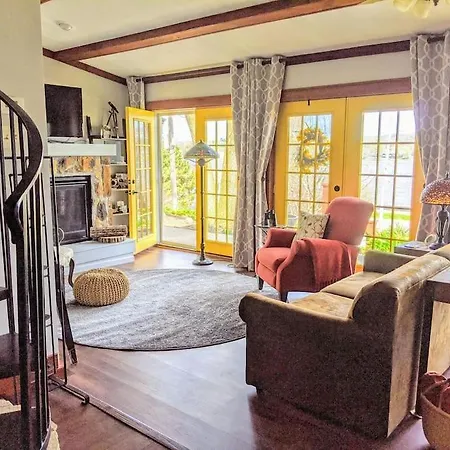 Cottage On The Mississippi Venue And Dog Friendly Le Claire Exterior photo