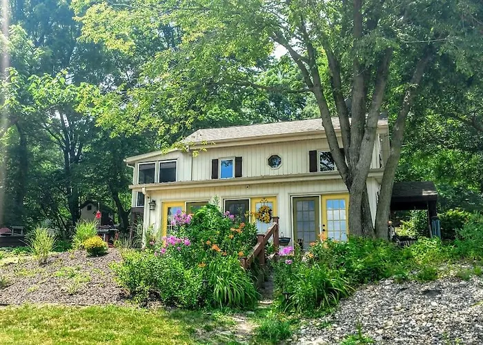 Cottage On The Mississippi Venue And Dog Friendly