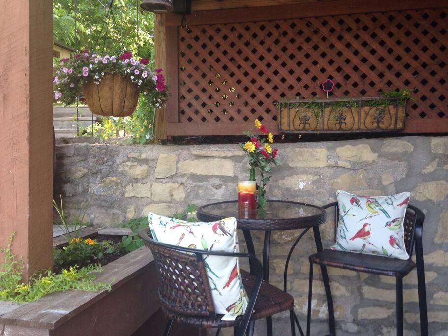 Holiday home On The Mississippi Venue And Dog Friendly *