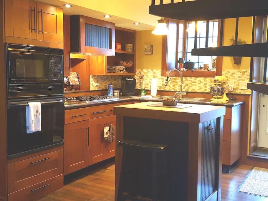 Holiday home On The Mississippi Venue And Dog Friendly
