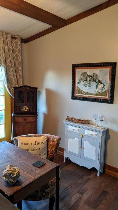 On The Mississippi Venue And Dog Friendly * Le Claire