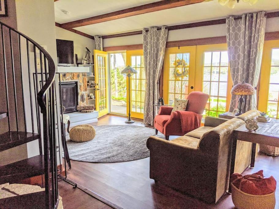 Holiday home On The Mississippi Venue And Dog Friendly *