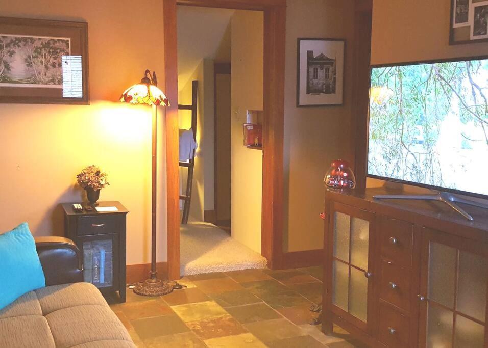 On The Mississippi Venue And Dog Friendly Holiday home *
