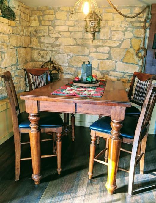 Holiday home On The Mississippi Venue And Dog Friendly Le Claire